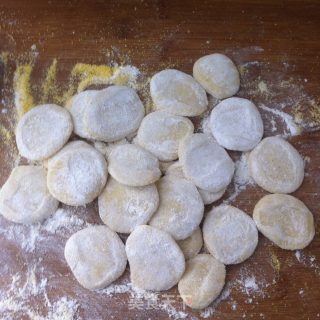小风车蒸饺的做法步骤：4