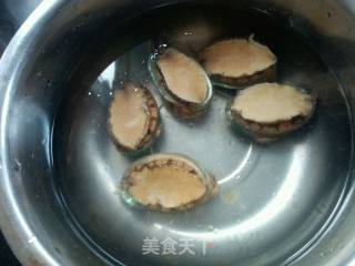 清蒸鲍鱼的做法步骤：1
