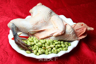 毛豆烧土鸡的做法步骤：1