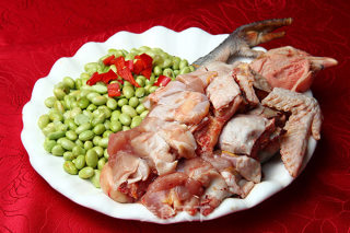 毛豆烧土鸡的做法步骤：2