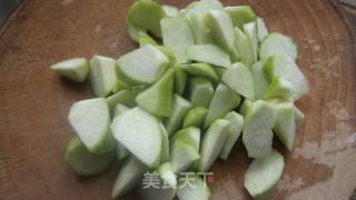 丝瓜炒蛋的做法步骤：1