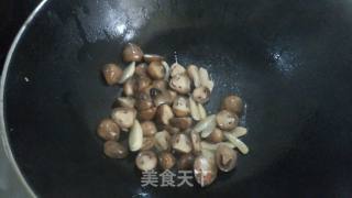 耗油草菇的做法步骤：3
