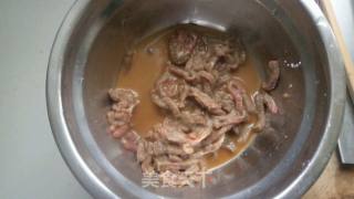西红柿牛肉炖土豆的做法步骤：1