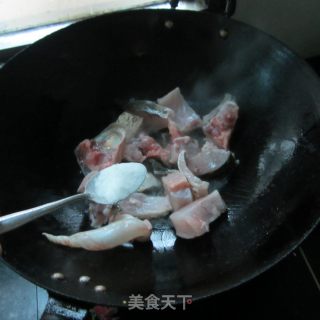 地瓜青椒煮鱼的做法步骤：3