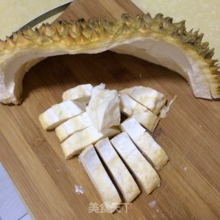 榴莲壳萝卜大骨汤的做法步骤：2