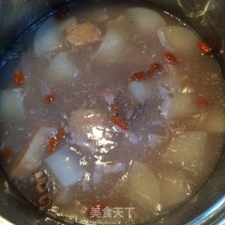榴莲壳萝卜大骨汤的做法步骤：6