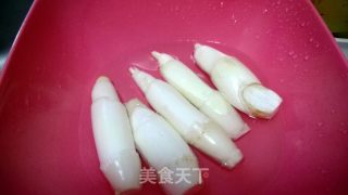 油焖茭白的做法步骤：1