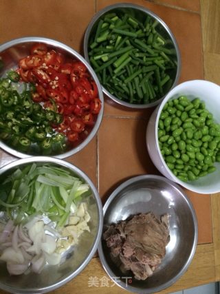 蒜苗毛豆的做法步骤：1
