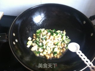 杏鲍菇黄瓜丁的做法步骤：8