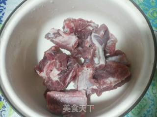 粉蒸排骨的做法步骤：1