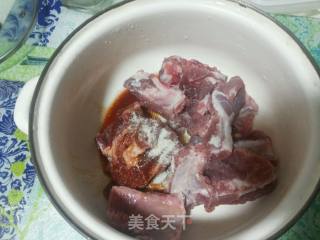 粉蒸排骨的做法步骤：2
