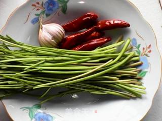 野芹菜炒肉的做法步骤：2