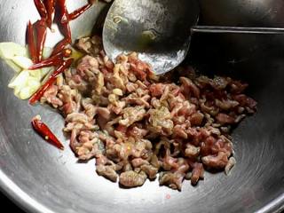野芹菜炒肉的做法步骤：5