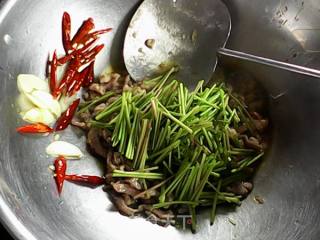 野芹菜炒肉的做法步骤：6