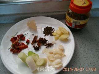 油燜大蝦的做法步骤：1