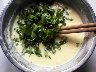 野芹菜叶鸡蛋饼的做法步骤：4