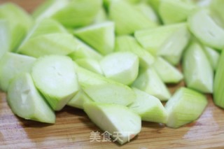 虾米炒丝瓜的做法步骤：1