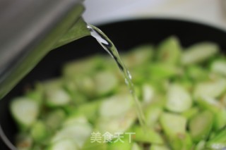 虾米炒丝瓜的做法步骤：4