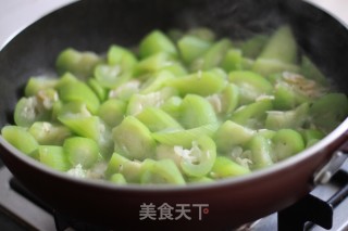 虾米炒丝瓜的做法步骤：6