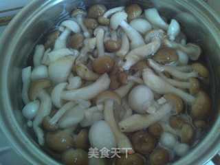 鱼菌汤米粉的做法步骤：5