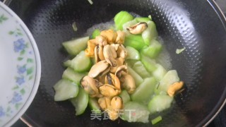 【丝瓜炒贻贝】的做法步骤：8