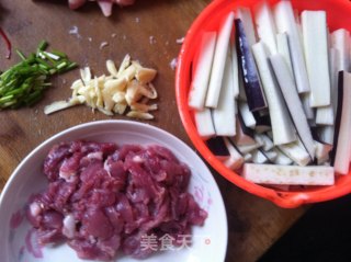 茄子豇豆炒肉的做法步骤：3