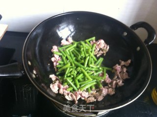 茄子豇豆炒肉的做法步骤：6