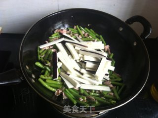 茄子豇豆炒肉的做法步骤：7