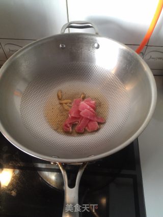 鸡腿菇炒肉片的做法步骤：2
