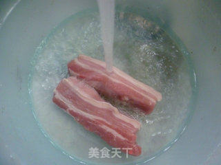 嫩姜炒五花肉的做法步骤：2