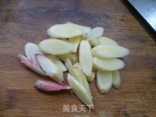 嫩姜炒五花肉的做法步骤：4