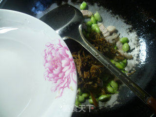 五花肉梅干菜炒毛豆的做法步骤：6