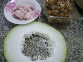 蟹味菇五花肉冬瓜汤的做法步骤：1