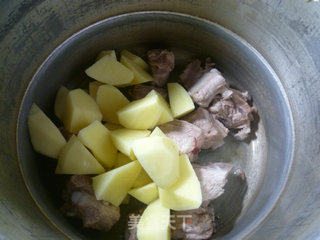 丝瓜土豆排骨汤的做法步骤：6