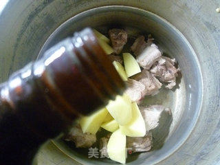 丝瓜土豆排骨汤的做法步骤：7