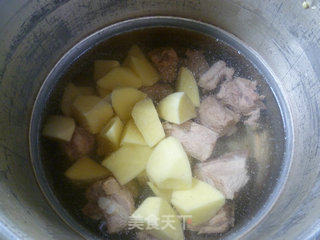 丝瓜土豆排骨汤的做法步骤：8