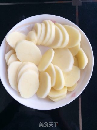 鲜虾土豆饼的做法步骤：1