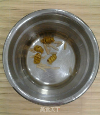 石斛花胶炖瘦肉的做法步骤：2