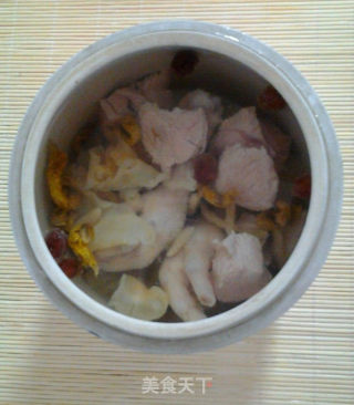 石斛花胶炖瘦肉的做法步骤：4