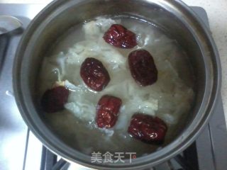 银耳莲子糖水的做法步骤：4