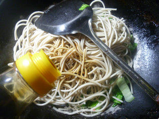 鸡蛋青菜炒面的做法步骤：10