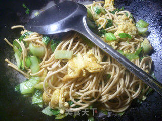 鸡蛋青菜炒面的做法步骤：14