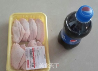 可乐鸡翅的做法步骤：1