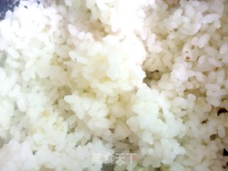 彩色蛋炒饭的做法步骤：1