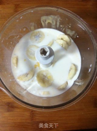 芒果香蕉奶昔的做法步骤：2