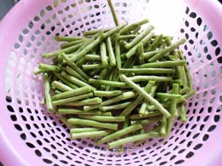 花生酱拌豇豆的做法步骤：1