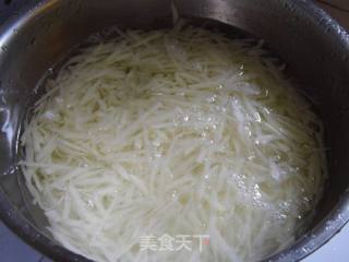 炝炒土豆丝的做法步骤：2