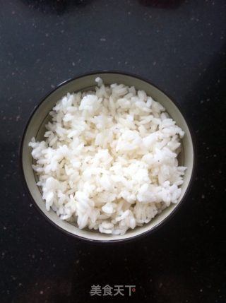 鸭蛋火腿茄汁炒饭的做法步骤：1