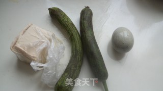 丝瓜豆腐皮蛋汤的做法步骤：1