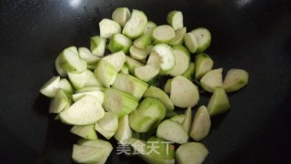 丝瓜豆腐皮蛋汤的做法步骤：3